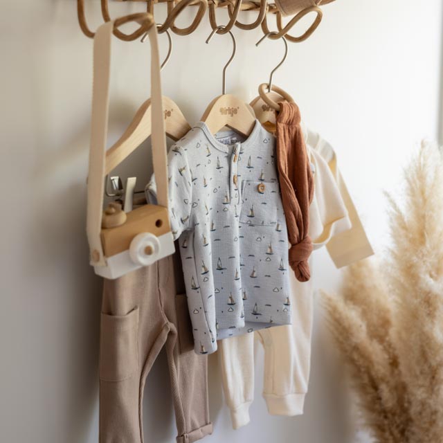 2-Teiler Sommer Junge Kleinkind beige hellblau Hose T-Shirt Dirkje 68 74 80 86