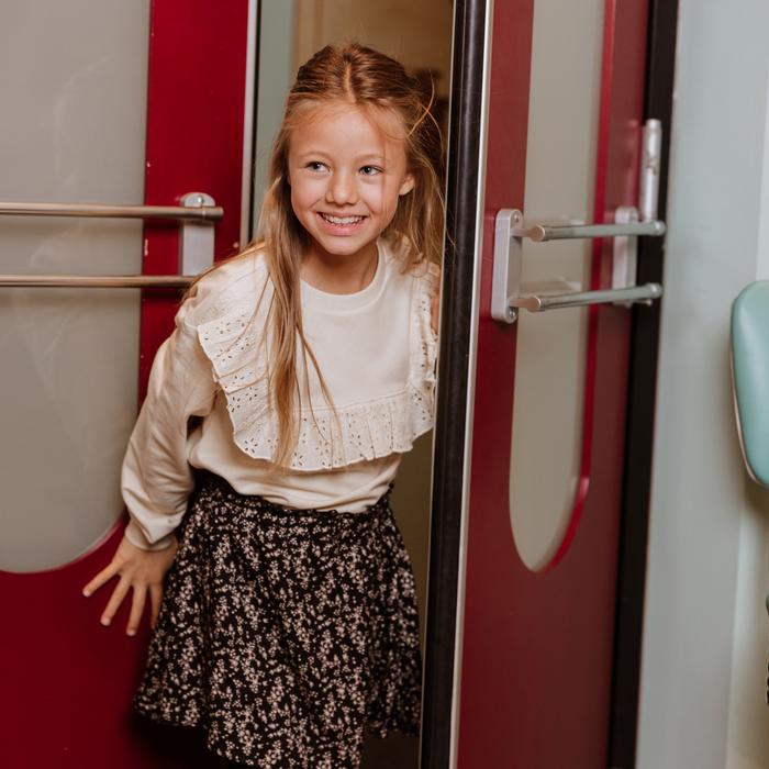 Rock kurz schwarz beige geblumt No Way Monday4