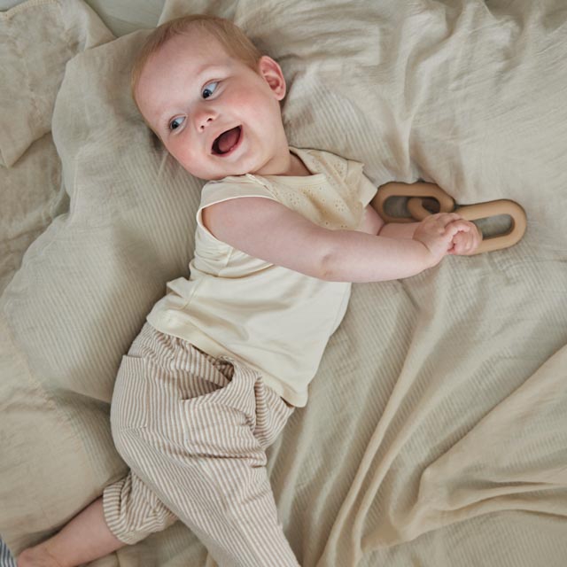 Hose Sweathose Junge Weiß Beige gestreift Festlichkeiten Freizeit Dirkje  86 92 98 104 110